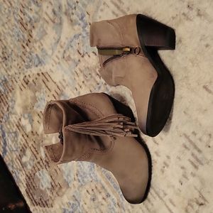 Sam Eldeman light tan leather fringe ankle boots